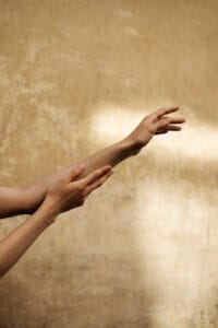 Modelo de manos, pies y partes del cuerpo: un camino rentable